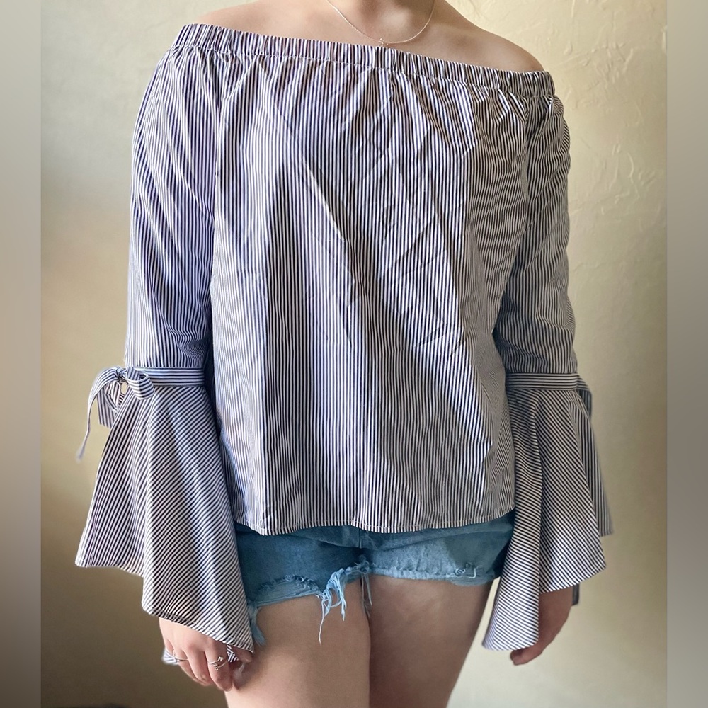 🆕 Bleuh Ciel Pin Stripe Top | L